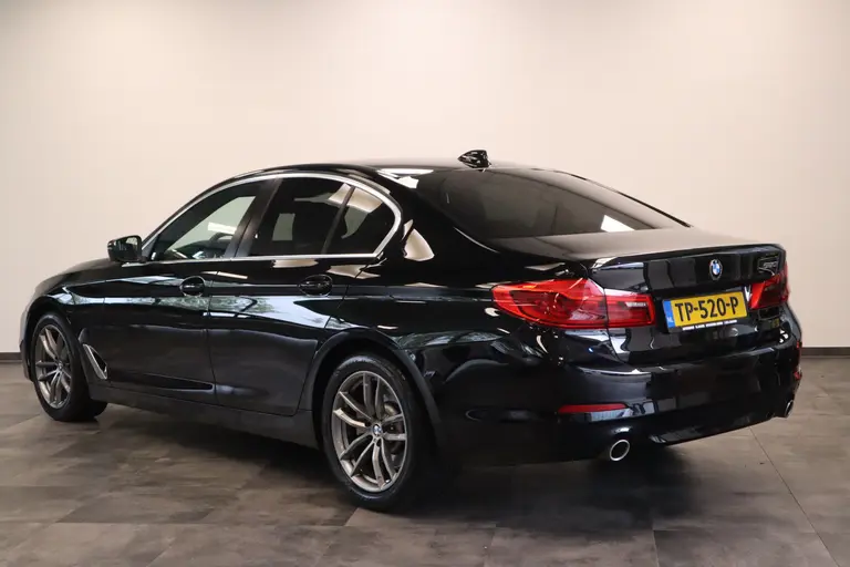 BMW 5 Serie 520i Corporate Lease High Executive Connect drive Navigatie PDC Cruise Control 18LMV Vol Leder afbeelding 3