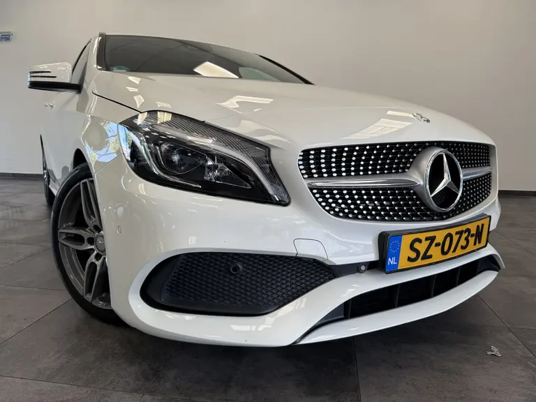 Mercedes-Benz A-Klasse 180 Business Solution AMG 18"lmv Full-led CruiseControl afbeelding 4