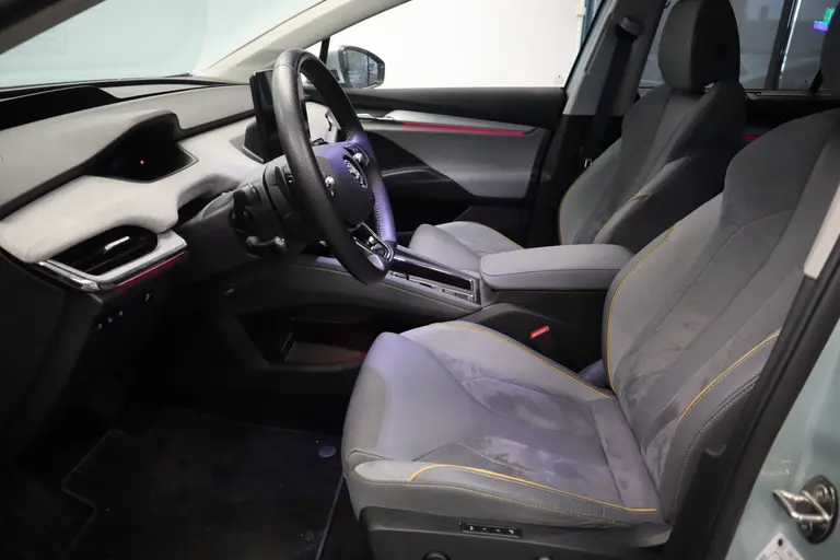 Skoda Enyaq iV 80 First Edition High Panoramadak HUD VCP Navi Clima Cruise Camera 21"LM 24 maanden garantie mogelijk (*vraag naar de voorwaarden) afbeelding 20