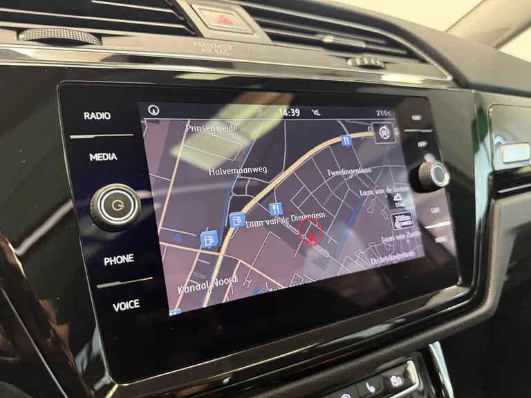 Volkswagen Touran 1.4 TSI Highline Business R 7p ACC Climate Panoramadak PDC Automaat NAP afbeelding 24