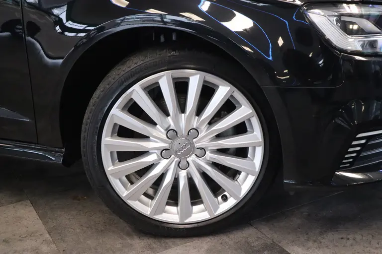 Audi A3 Sportback 1.4 e-tron Sport Navigatie el trekhaak 18LMV Cruise Control stoelverwarming afbeelding 4