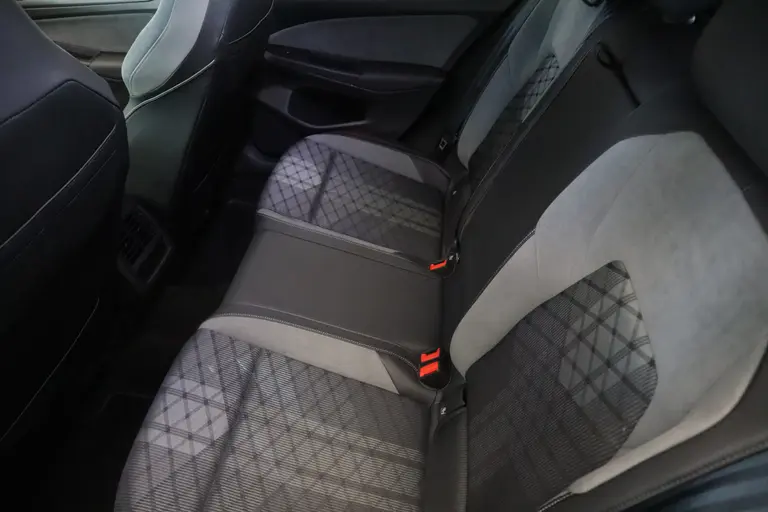 Volkswagen Golf 1.5 eTSI R-Line 2x Sfeerverlichting Full-led Adaptive-Cruise afbeelding 22
