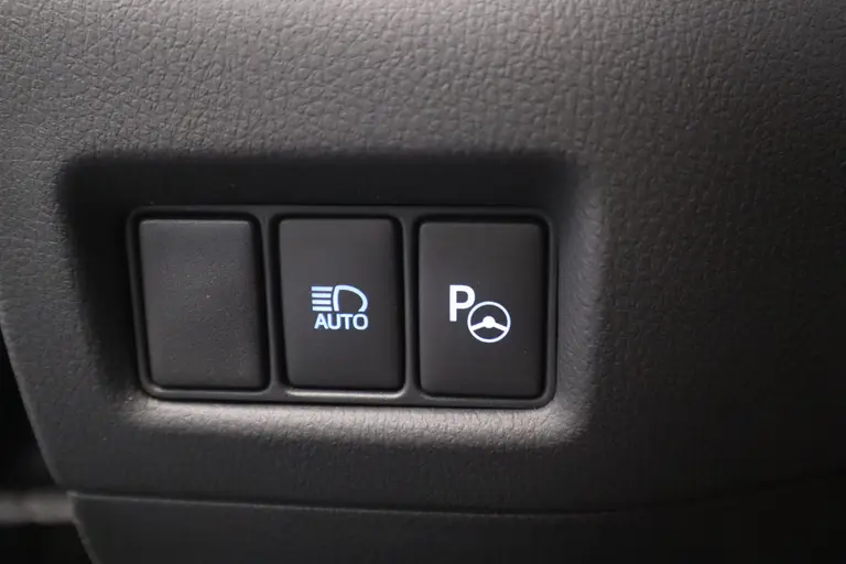 Toyota C-HR 2.0 Hybrid Executive Navigatie Cruise control 18LMV trekhaak DAB+ 24 maanden garantie mogelijk (*vraag naar de voorwaarden) afbeelding 13