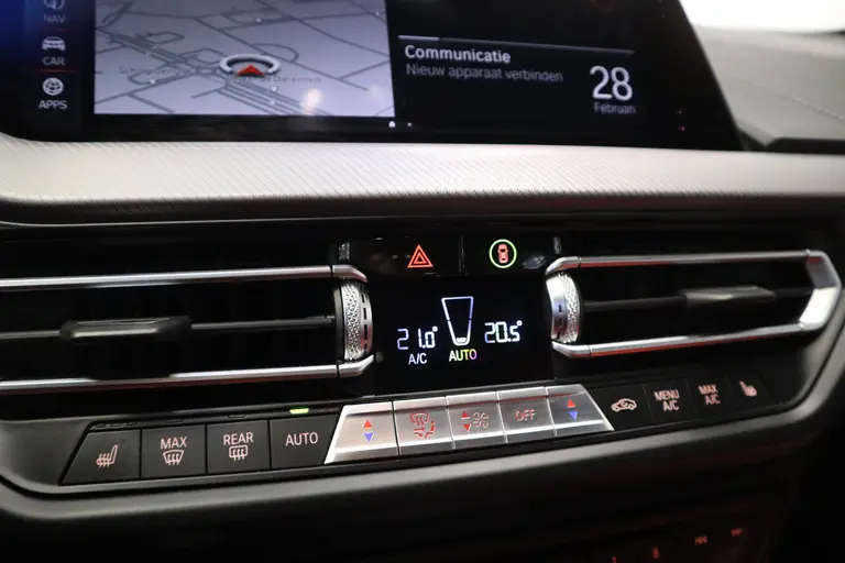 BMW 1-serie M135i xDrive High Executive Edition 306PK Headup Display Sportuitlaat Navigatie PDC VCP Cruise Control 19LMV  Volleder interieur Schaal stoelen afbeelding 14