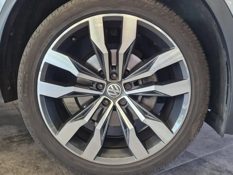 Volkswagen Tiguan Allspace 1.5 TSI Highline Business R 7-Persoons Panoramadak Navigatie Camera CruiseControl afbeelding 4
