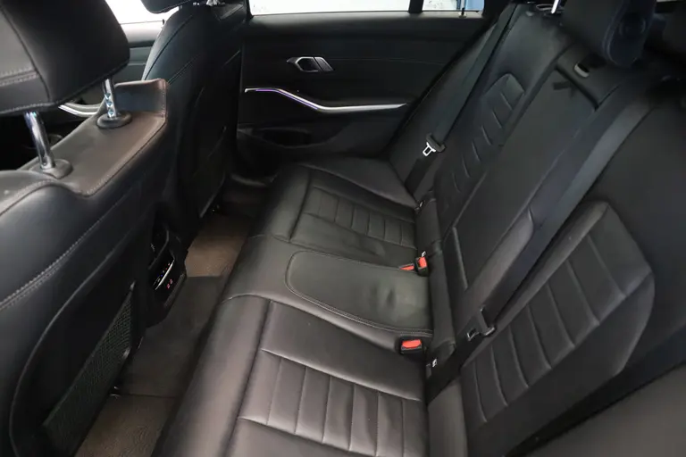 BMW 3 Serie Touring 320i High Executive Edition 184pk Navigatie Luxe Volleder Cruise Control Stoelverwarming sfeerverlichting 24 maanden garantie mogelijk (*vraag naar de voorwaarden) afbeelding 21