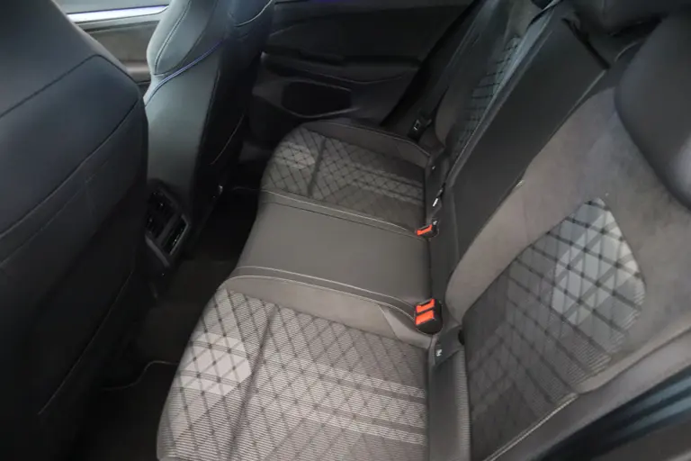 Volkswagen Golf 1.5 eTSI R-Line Edition ! Nieuw Type ! Panoramadak Full-led Navigatie Adaptive-Cruise afbeelding 24