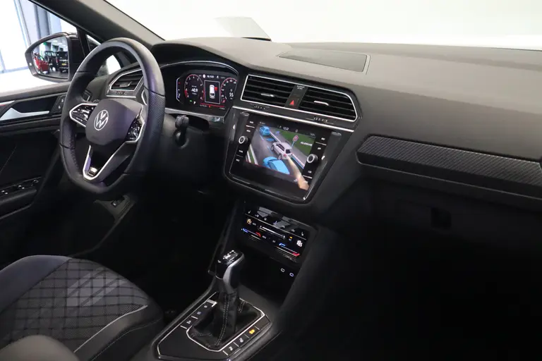 Volkswagen Tiguan 1.5 TSI R-Line Business+ BlackStyle Panoramadak IQ-light Harman/Kardon afbeelding 25