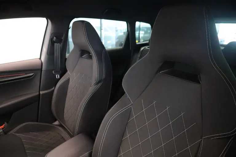 Skoda Karoq 1.5 TSI ACT Sportline Business CruiseControl Trekhaak Full-led 24 maanden garantie mogelijk (*vraag naar de voorwaarden) afbeelding 10
