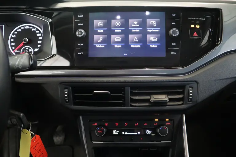 Volkswagen Polo 1.0 TSI Highline R-line Adaptive-Cruise Navigatie 17'Lmv 24 maanden garantie mogelijk (*vraag naar de voorwaarden) afbeelding 10