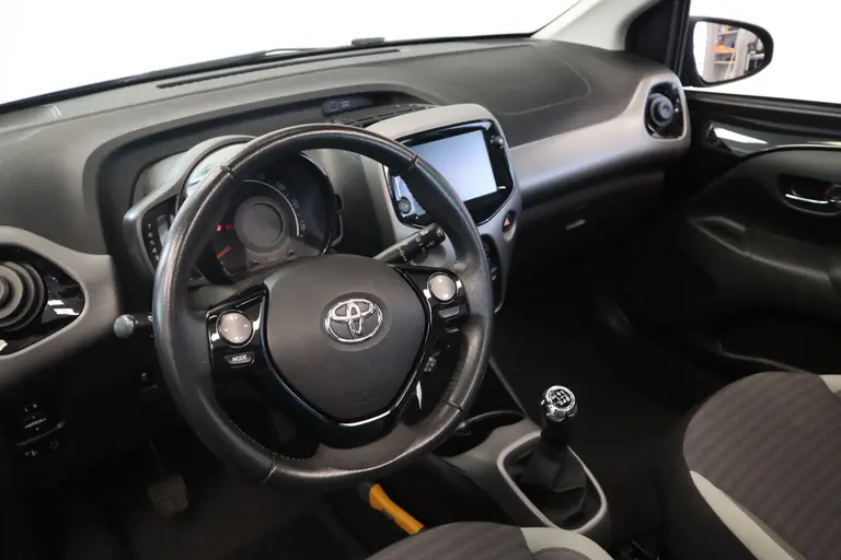 Toyota Aygo 1.0 VVT-i x-play limited Cabrio Carplay afbeelding 6