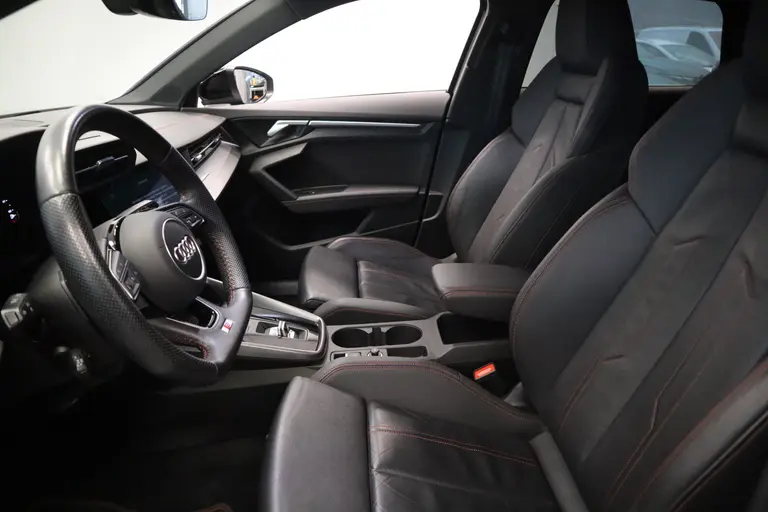 Audi A3 Sportback 35 TFSI S edition 150pk Navigatie 17LMV  volleder interieur Cruise Control parking ass. afbeelding 6