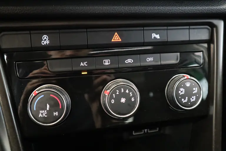 Volkswagen T-Roc 1.5 TSI Style 150pk Panoramadak Full-Led Navigatie 18'lmv afbeelding 14