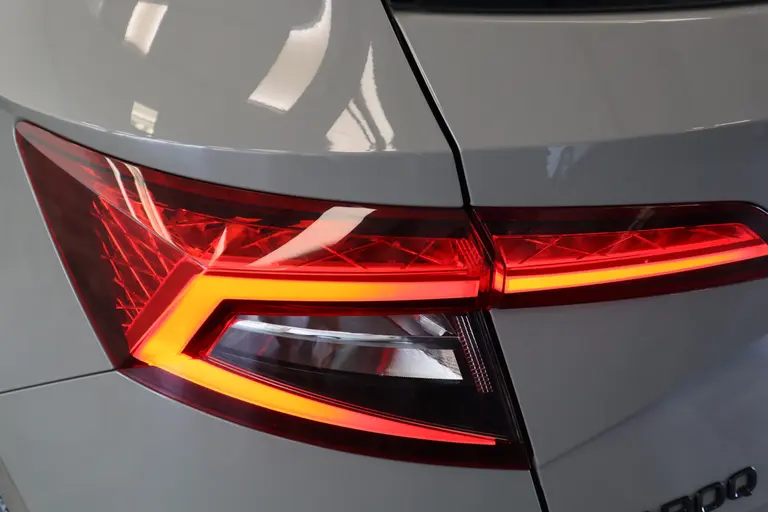 Skoda Karoq 1.5 TSI ACT Sportline Business CruiseControl Trekhaak Full-led 24 maanden garantie mogelijk (*vraag naar de voorwaarden) afbeelding 7