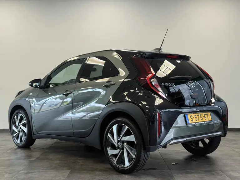 Toyota Aygo X 1.0 VVT-i S-CVT Envy 5-Drs. ClimateControl 18'lmv Navigatie 24 maanden garantie mogelijk (*vraag naar de voorwaarden) afbeelding 3