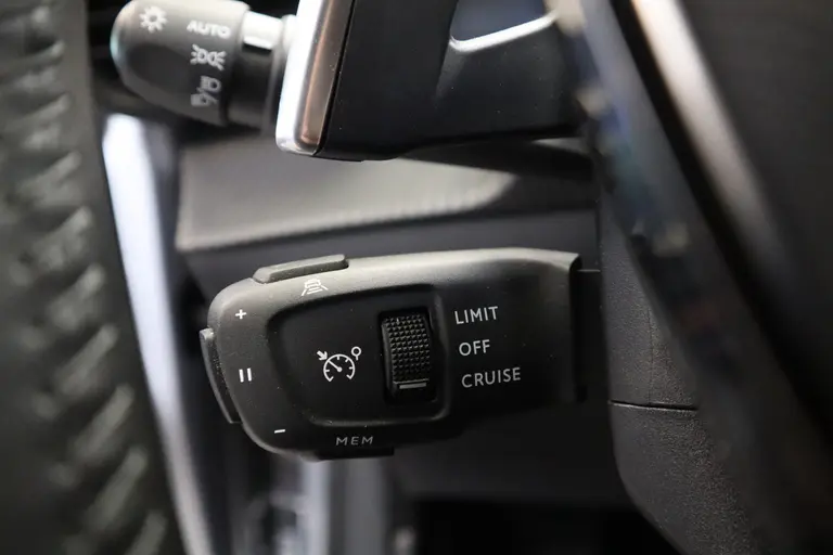 Peugeot 208 Hybrid 100 e-DCS6 Allure Navigatie Climate Control Cruise Control 24 maanden garantie mogelijk (*vraag naar de voorwaarden) afbeelding 11