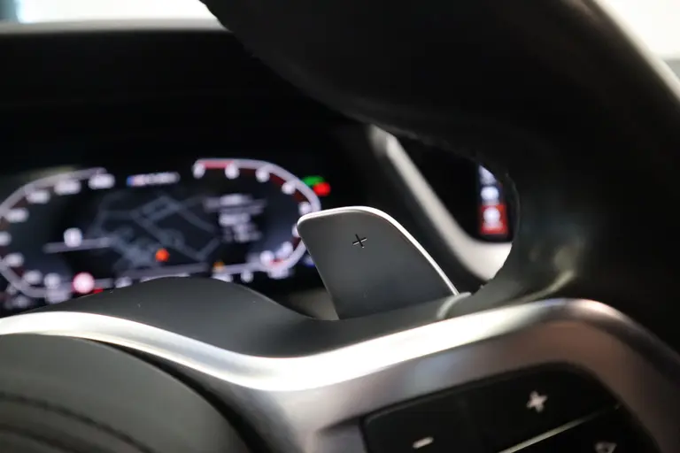 BMW 1-serie M135i xDrive High Executive Edition 306PK Headup Display Sportuitlaat Navigatie PDC VCP Cruise Control 19LMV  Volleder interieur Schaal stoelen afbeelding 12
