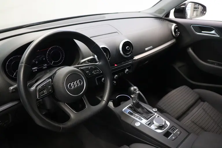 Audi A3 Sportback 1.4 e-tron Sport Navigatie el trekhaak 18LMV Cruise Control stoelverwarming afbeelding 8