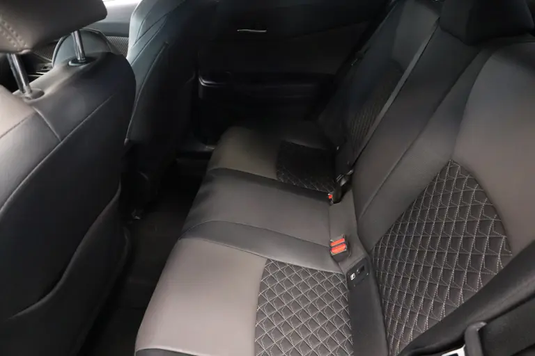 Toyota C-HR 2.0 Hybrid Executive Navigatie Cruise control 18LMV trekhaak DAB+ 24 maanden garantie mogelijk (*vraag naar de voorwaarden) afbeelding 22