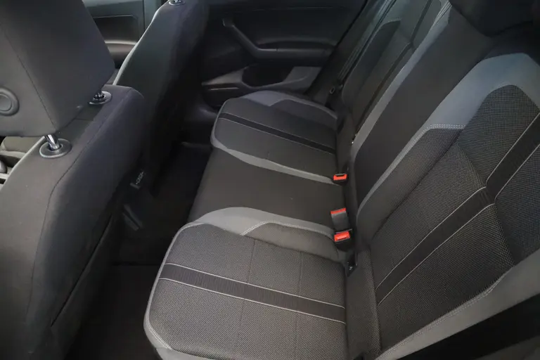 Volkswagen Polo 1.0 TSI Highline R-line Adaptive-Cruise Navigatie 17'Lmv 24 maanden garantie mogelijk (*vraag naar de voorwaarden) afbeelding 17