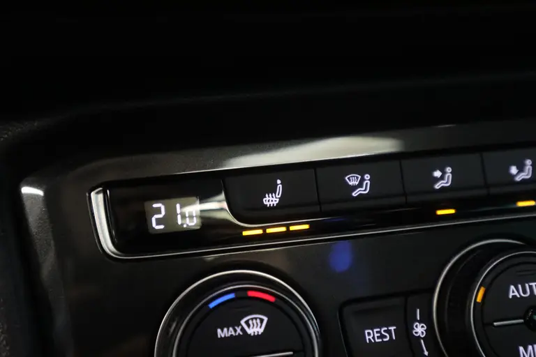Volkswagen Tiguan 2.0 TSI 4Motion Highline Business R DSG Panoramadak Lane-Assist R-Line afbeelding 16