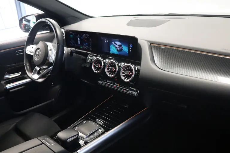 Mercedes-Benz GLA 250 e Business Solution AMG Limited Pano dak LED CC Lane Assist afbeelding 23