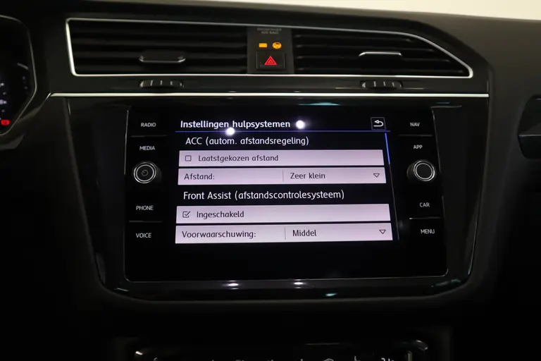Volkswagen Tiguan 2.0 TSI 4Motion Highline Business R DSG Panoramadak Lane-Assist R-Line afbeelding 17