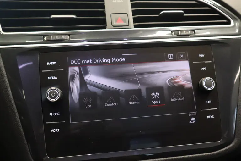 Volkswagen Tiguan 1.5 TSI R-Line Business+ BlackStyle Panoramadak IQ-light Harman/Kardon afbeelding 22