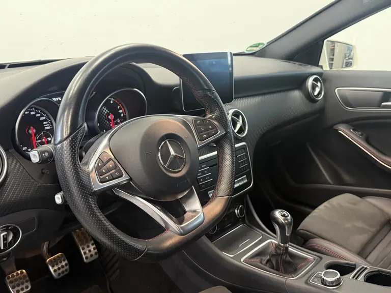 Mercedes-Benz A-Klasse 180 Business Solution AMG 18"lmv Full-led CruiseControl afbeelding 9