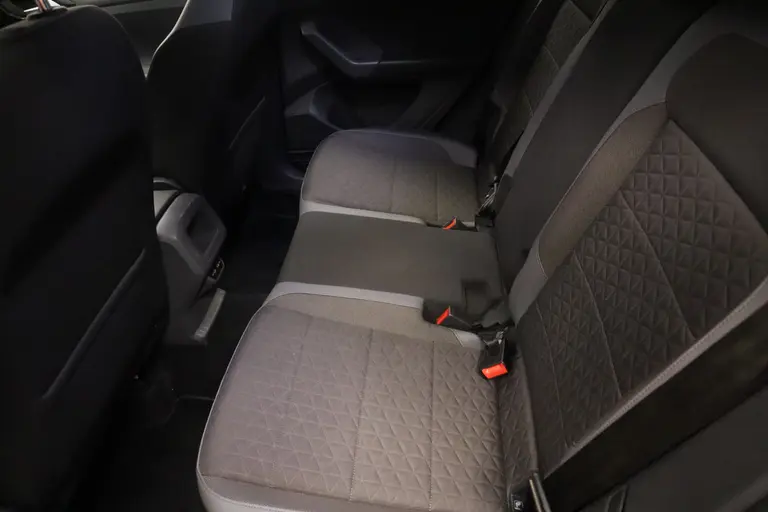 Volkswagen T-Cross 1.0 TSI Style Business R Navigatie Full-led Adaptive-cruise afbeelding 21