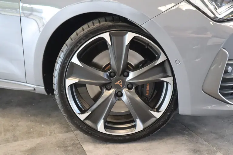 CUPRA Leon 2.0 TSI  VZ Performance 300PK Panoramadak Navigatie Apple-CarPlay 19'lmv VCP PDC Beats Audio afbeelding 4