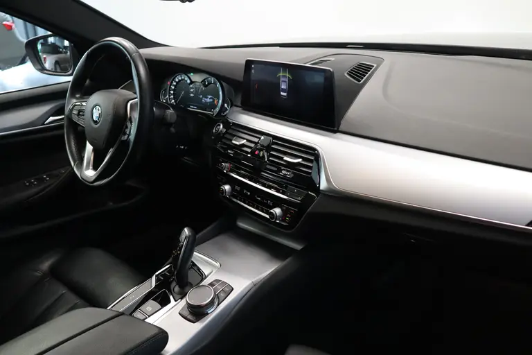BMW 5 Serie 520i Corporate Lease High Executive Connect drive Navigatie PDC Cruise Control 18LMV Vol Leder afbeelding 23