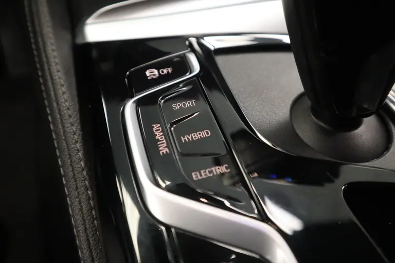 BMW 5 Serie 545e xDrive High Executive Edition M-sport Schuif/kantel dak Harman/Kardon afbeelding 16