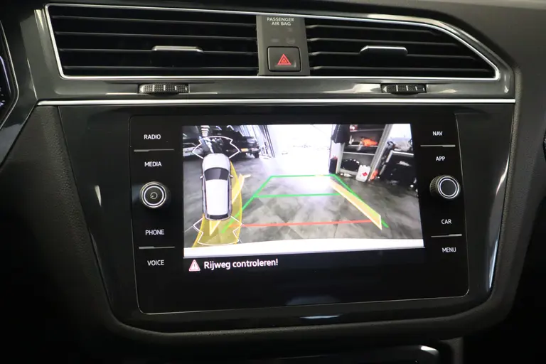 Volkswagen Tiguan 1.5 TSI R-Line Business+ BlackStyle Panoramadak IQ-light Harman/Kardon afbeelding 24