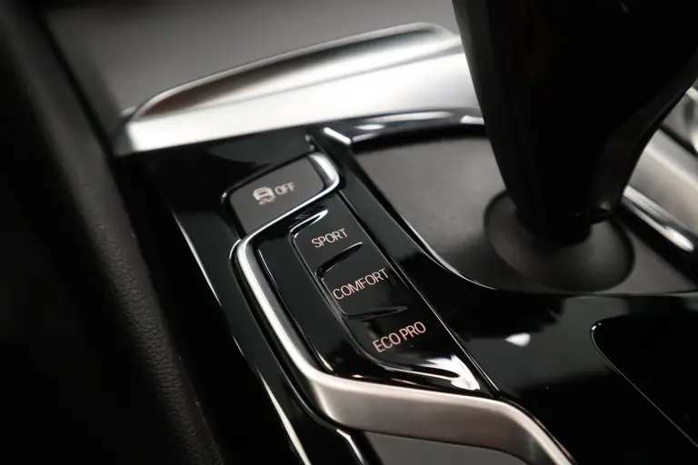 BMW 5 Serie 520i Corporate Lease High Executive Connect drive Navigatie PDC Cruise Control 18LMV Vol Leder afbeelding 21