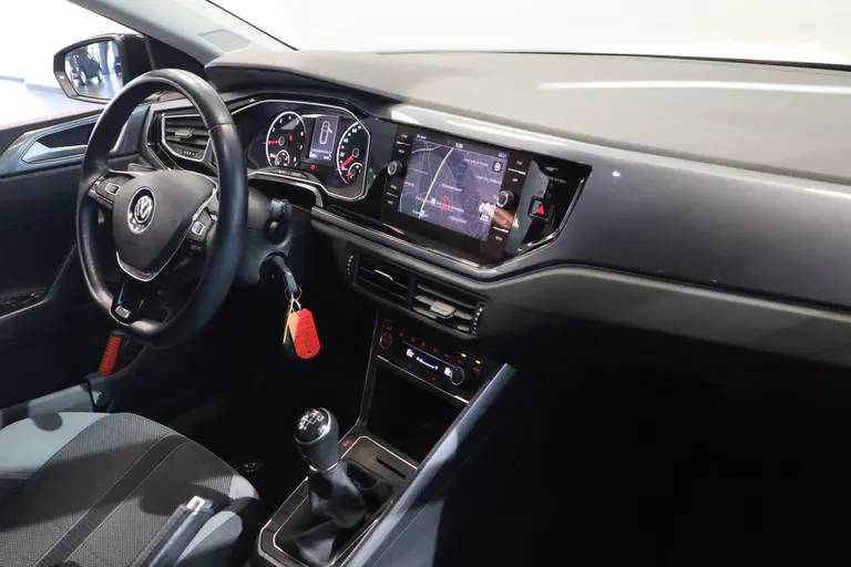 Volkswagen Polo 1.0 TSI Highline R-line Adaptive-Cruise Navigatie 17'Lmv 24 maanden garantie mogelijk (*vraag naar de voorwaarden) afbeelding 15
