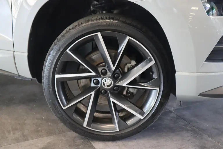 Skoda Karoq 1.5 TSI ACT Sportline Business CruiseControl Trekhaak Full-led 24 maanden garantie mogelijk (*vraag naar de voorwaarden) afbeelding 4