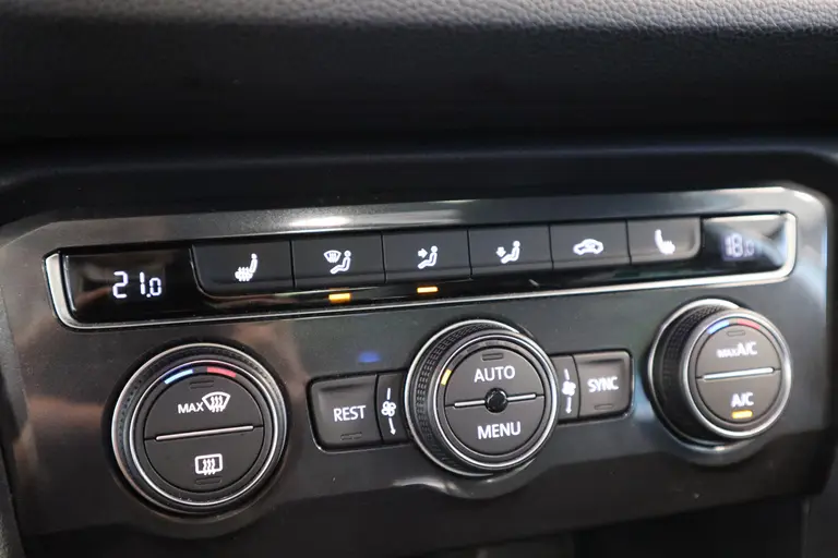 Volkswagen Tiguan Allspace 1.5 TSI Highline Business R 7-Persoons Panoramadak Navigatie Camera CruiseControl afbeelding 16