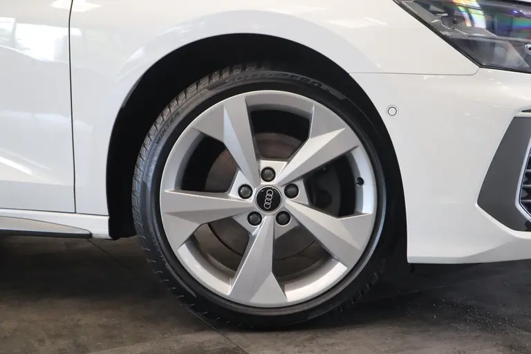 Audi A3 Sportback 40 TFSI e S Line ACC PDC Panoramadak 18''LM 24 maanden garantie mogelijk (*vraag naar de voorwaarden) afbeelding 4