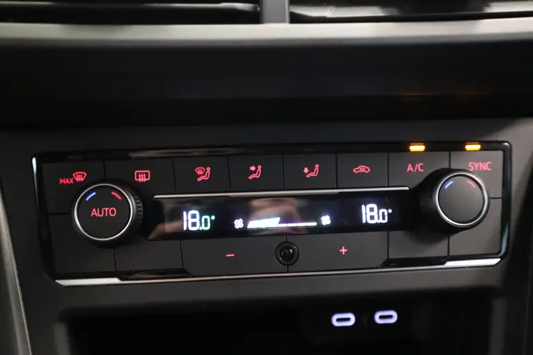 Volkswagen Polo 1.0 TSI R-Line Edition R-Line Edition ACC Carplay Digitaal dashboard afbeelding 10