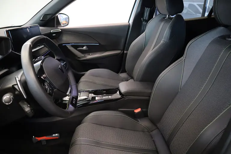 Peugeot 2008 1.2 PureTech 130 GT Dab+ PDC  VCP 17LMV  130PK Navigatie 24 maanden garantie mogelijk (*vraag naar de voorwaarden) afbeelding 9