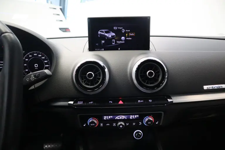 Audi A3 Sportback 1.4 e-tron Sport Navigatie el trekhaak 18LMV Cruise Control stoelverwarming afbeelding 11
