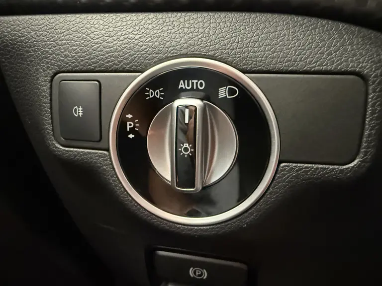 Mercedes-Benz A-Klasse 180 Business Solution AMG 18"lmv Full-led CruiseControl afbeelding 22