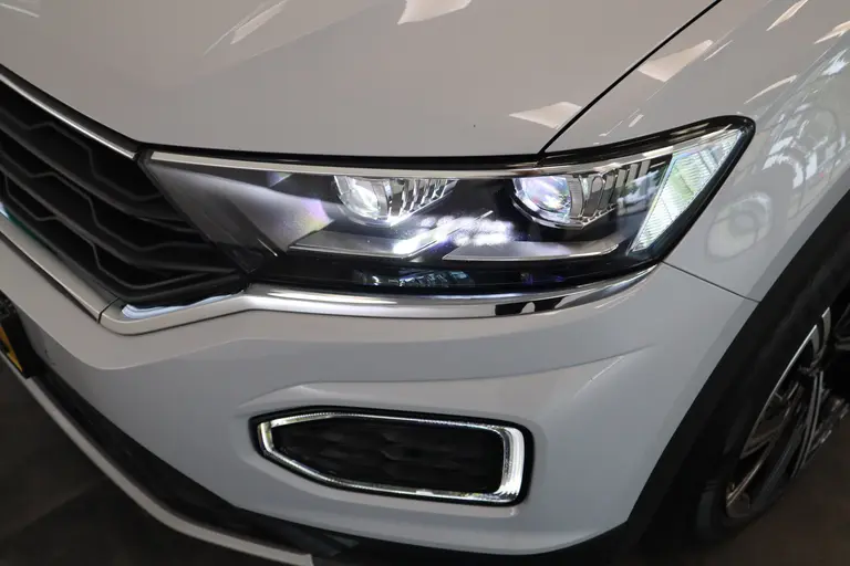 Volkswagen T-Roc 1.5 TSI Style 150pk Panoramadak Full-Led Navigatie 18'lmv afbeelding 6