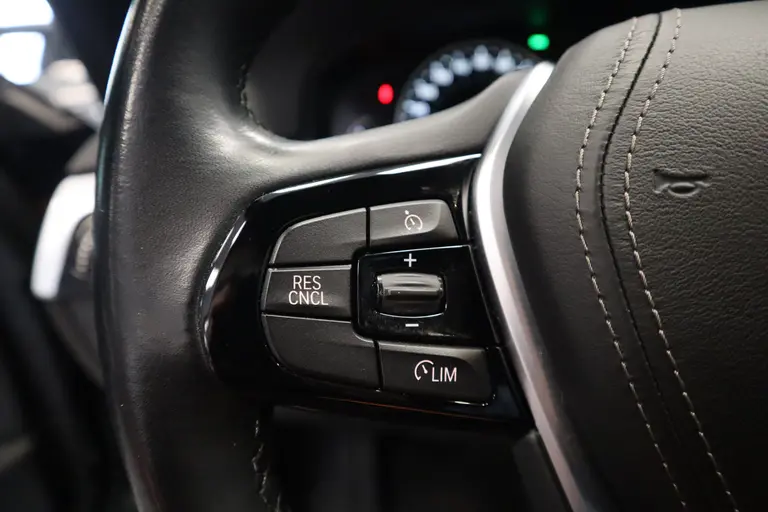 BMW 5 Serie 520i Corporate Lease High Executive Connect drive Navigatie PDC Cruise Control 18LMV Vol Leder afbeelding 13