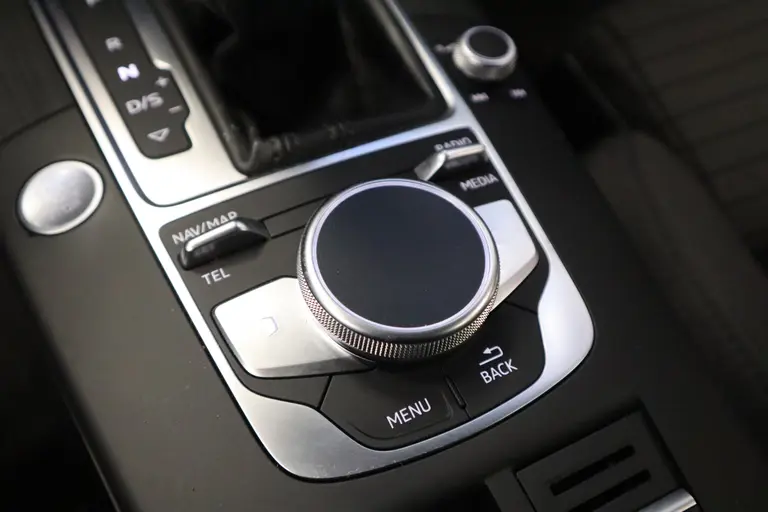 Audi A3 Sportback 1.4 e-tron Sport Navigatie el trekhaak 18LMV Cruise Control stoelverwarming afbeelding 14