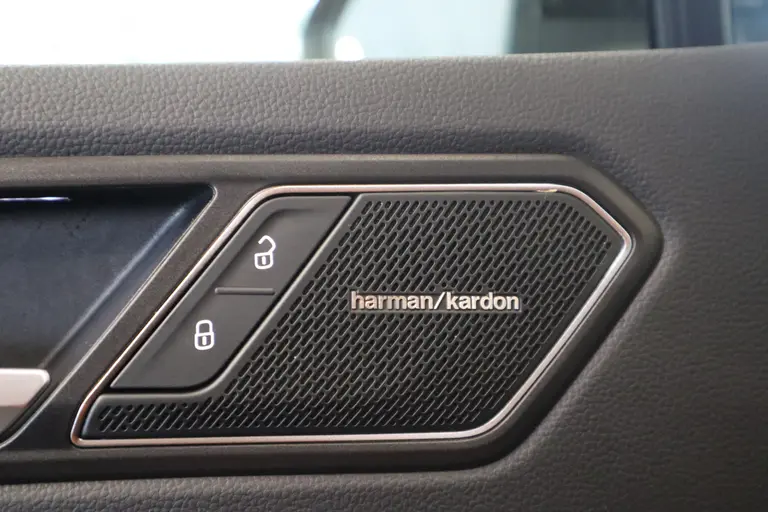 Volkswagen Tiguan 1.5 TSI R-Line Business+ BlackStyle Panoramadak IQ-light Harman/Kardon afbeelding 18