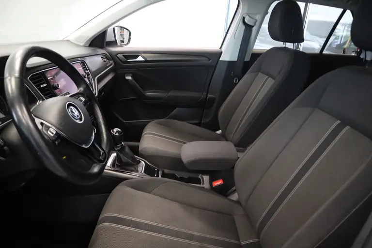 Volkswagen T-Roc 1.5 TSI Style 150pk Panoramadak Full-Led Navigatie 18'lmv afbeelding 9
