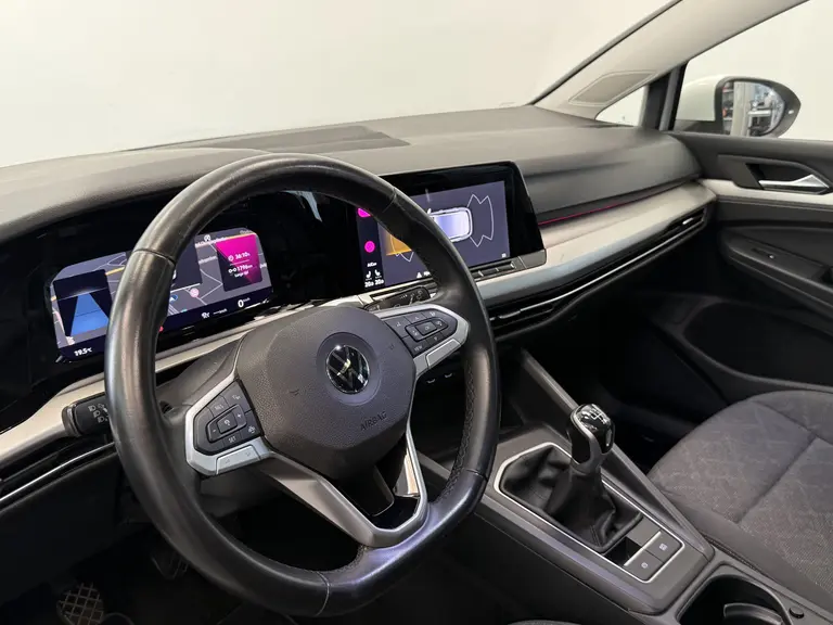 Volkswagen Golf 1.5 TSI Highline Business R 150pk Panorama Navigatie Sfeerverliching DAB+ Apple Carplay Cruise Control 17LMV afbeelding 9