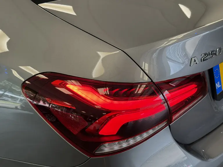 Mercedes-Benz A-Klasse 250 e Business Solution AMG Limited afbeelding 7